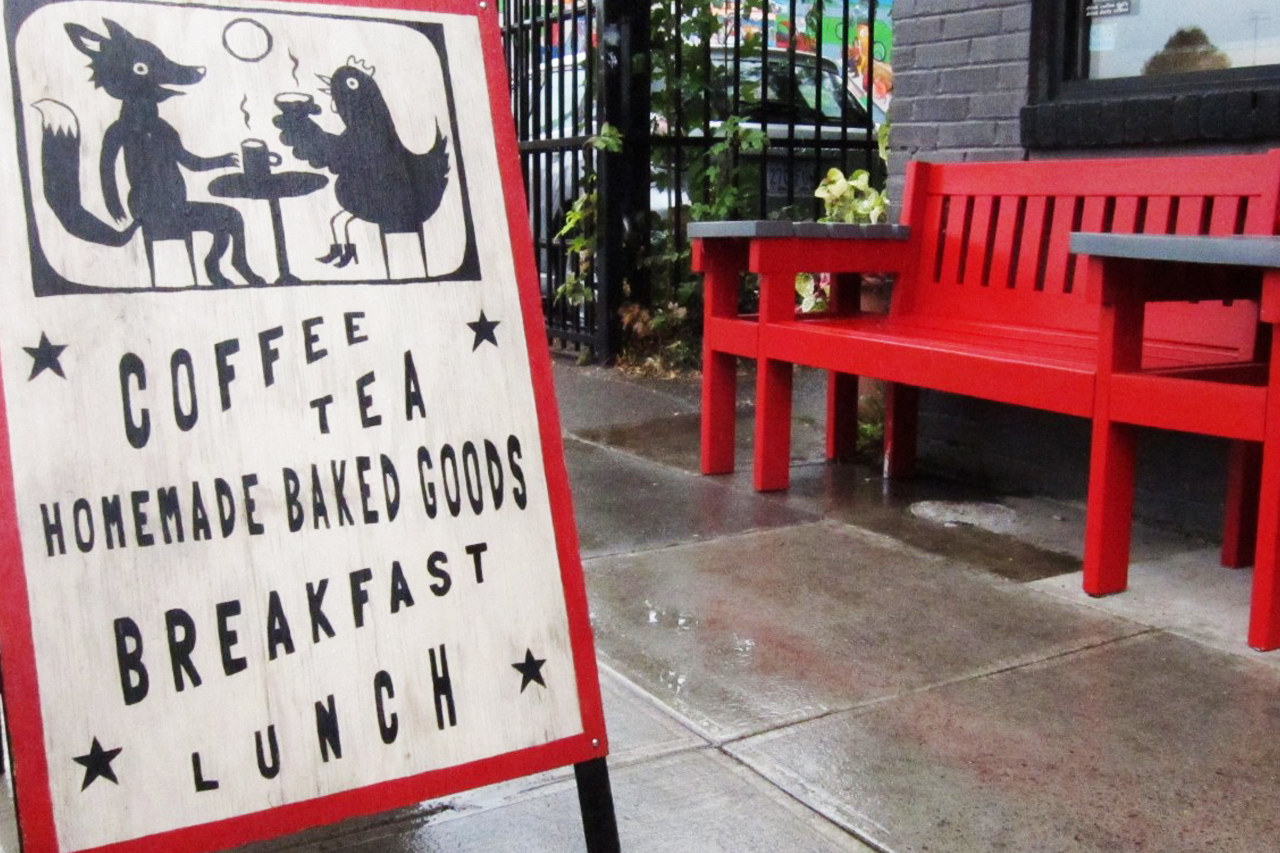 Commongrounds storefront sign and outdoor seating